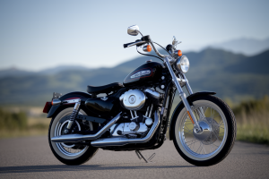 moto-harley-classique-route-montagnes