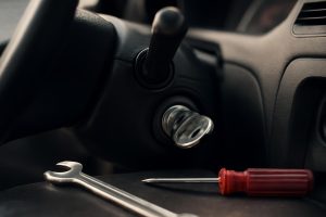 colonne-direction-voiture-outils-ignition