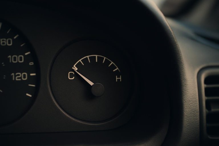 Aiguille Température Moteur ne Monte pas : Que Faire ?